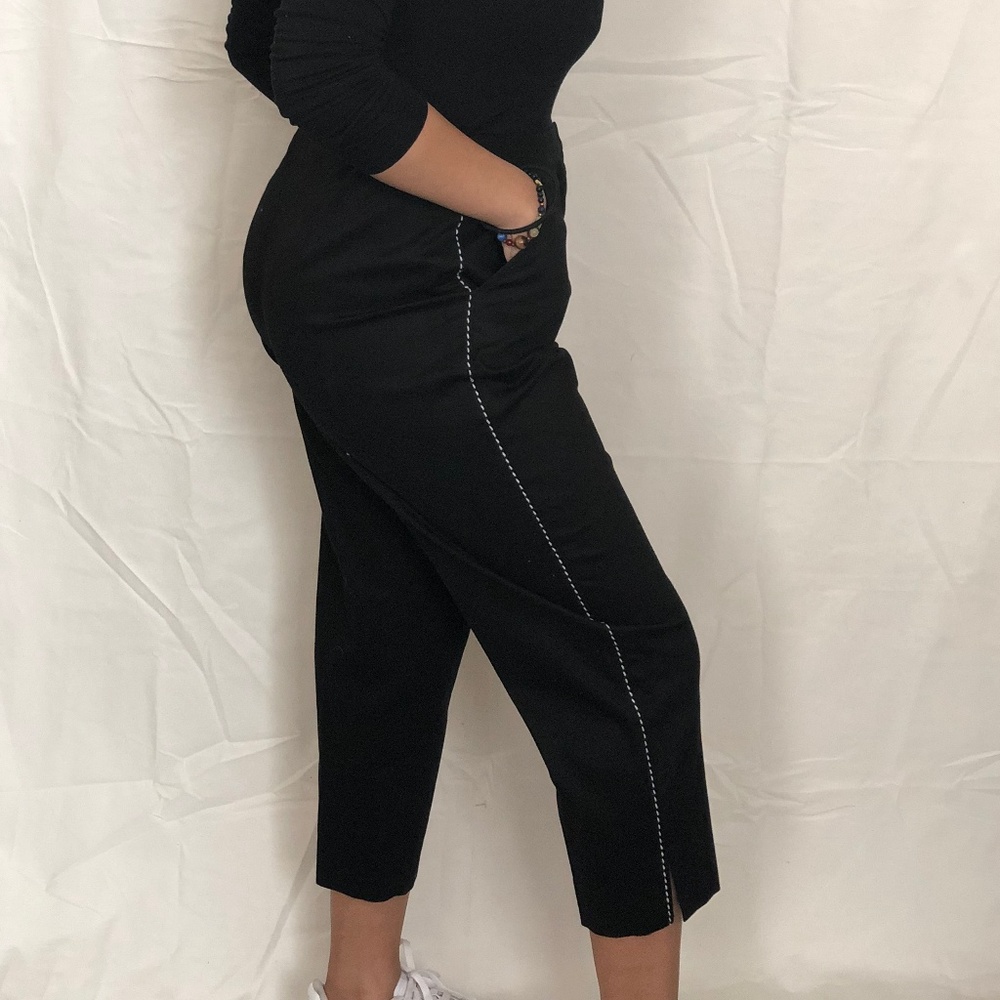 WOMENS BLACK CAPRIS WITH WHITE SIDE STRIPE